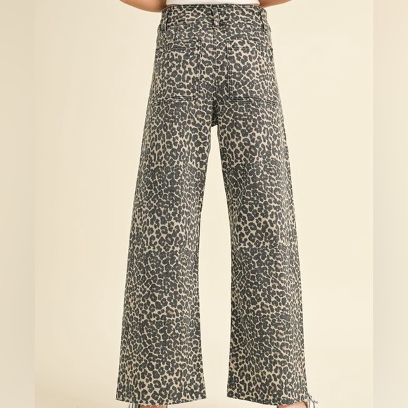 Leopard Denim - Picture 5 of 8